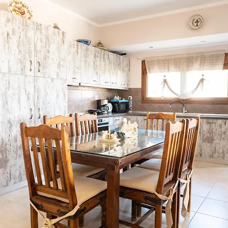 Irini's House Apartman *