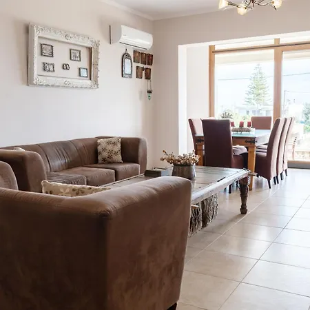 Irini's House Apartman *