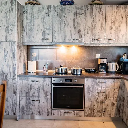 Irini's House Apartman *