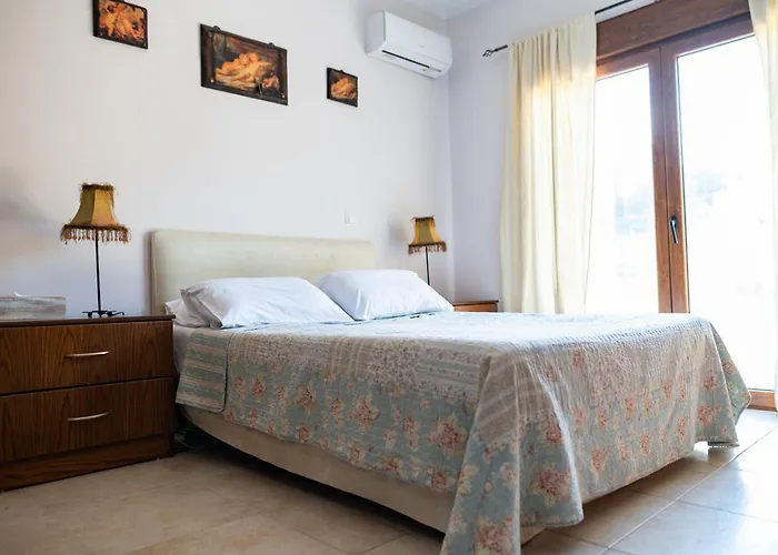 Irini's House Apartman *